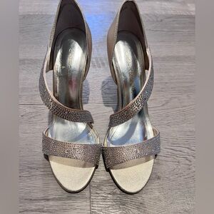 NWOT Caparros Visae Gold Diamond Wrap Heels